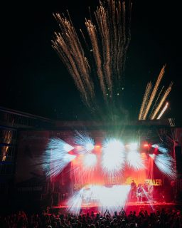 🔥Throwback thursday. Die fantastischen @sportfreundestiller auf dem Noisehausen Festival 2025. Magisch! ❤️🔥
Pics by @adina_scharfenberg_photography 🫶🏻
#noisehausen #noisehausenfestival #sportfreundestiller #throwbackthursday #festival