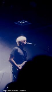 🔥 VAN HOLZEN auf dem Noisehausen Festival 2026. Mit im Gepäck ihr fantastisches neues Werk „Solange die Erde sich dreht“. Unser Album des Jahres 2025. Welcome and we can’t f*cking wait! Save your tickets. Links in bio. 🔥

Footage & Music: @vanholzen 
Edit: @ulrichhilbel 

#noisehausen #noisehausenfestival #noisehausen2026 #vanholzen #festival