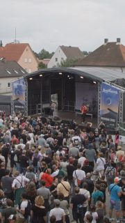 🔥 Throwback Friday. @peterausdermozartstrasse auf dem Noisehausen 2025. Heute Abend gibt’s ein Wiedersehen in @sigskneipn in Schrobenhausen. Eine Handvoll Tickets gibt es noch an der Abendkasse ab 19 Uhr. Don‘t miss it! 🔥

#noisehausen #noisehausenfestival #peterausdermozartstrasse #reel #throwback