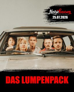 🔥 Letztes Jahr haben sie uns einen doppelten Regenbogen beschert, diese Jahr werden sie mit einem Feuerwerk das Noisehausen Festival 2026 beschließen. Wir freuen uns unglaublich auf ein Wiedersehen mit diesen wundervollen Menschen und dieser großartigen Band. Headliner No.1 - DAS LUMPENPACK! 
Welcome 🙌🏻🔥

Jetzt Tickets sichern. Links in bio. 

@steilgehtag @roof__music 
#noisehausen #noisehausenfestival #daslumpenpack #headliner #festival