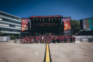 🔥 One hell of a crew! Unglaublich wieviel Leidenschaft, Power, Schweiß, Energie und Liebe man selbstlos in ein Projekt wie das Noisehausen Festival reinwerfen kann ❤️🥹 Liebe Noisehausen 26-Crew, es ist schwer in Worte zu fassen, wie dankbar und stolz wir auf euch, unsere Family, sind. Thank you so much, we love you 🫶🏻❤️ 
Loud minds. 
Strong hands. 
Built for the noise! ✌🏻❤️🤘🏻

Pics by @adina_scharfenberg_photography 🙏🏻

#noisehausen #noisehausenfestival #crewlove #festival #family