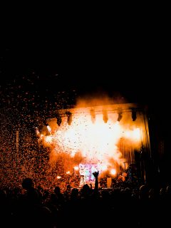This was Noisehausen Festival 2026 - bestes Wetter über zwei Tage, viel gute Laune und eine wundervolle Stimmung!
Vielen Dank allen KünstlerInnen, dass ihr auf unserem Festival gespielt habt und unserem Publikum die perfekte Stimmung auf die Ohren gegeben habt.
Vielen Dank an alle GastronomInnen fürs Verpflegen aller Gäste mit feinstem Essen und Getränken!
Vielen Dank allen unseren Partnern, die unser Festival teils seit vielen Jahren unterstützen und uns die Möglichkeit geben, große Bands ins kleine Schrobenhausen zu bringen.
Vielen Dank an alle, die Tickets für unabhängige Festivals und Konzerte kaufen. Ohne euch wäre es nicht machbar, kleinen Bands eine große Bühne mit einem diversen, freundlichem Publikum zu geben.
Vielen Dank allen Rettungskräften, TechnikerInnen, FotografInnen und VideografInnen, Verkaufs- und Infoständen - unser Gelände wird mit jedem Jahr vielfältiger und schöner.
Und zuletzt, aber umso wichtiger. MILLE GRAZIE LIEBE NOISEHAUSEN CREW. Unsere Volunteers arbeiten teilweise mehrere Tage und sogar Wochen vorher am Festival, damit vor Ort alles reibungslos laufen kann. Unfassbar. Krass. Saustark! Beste Crew der Welt! Loud Minds. Strong Hands. Built for the Noise.
Ach ja, Bock auf nächstes Jahr? Tickets ab sofort auf ticket.noisehausen.de
Fotos von @mariellemilia / @photochatoyer / @adina_scharfenberg_photography
#noisehausen #noisehausenfestival #festival #schrobenhausen #love