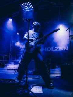 🔥 VAN HOLZEN auf dem Noisehausen Festival 2026. Es war uns eine Ehre! Thank you boys for being part of it! We have to do that again! 🔥
Pics by the wonderful @adina_scharfenberg_photography 🙏🏻
#noisehausen #noisehausenfestival #vanholzen #festival #love
