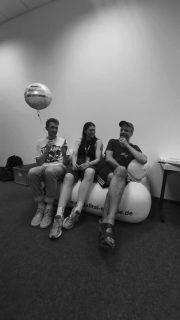 🔥 Wir starten rein in die neue Woche. Noisehausen Backstage Talk mit unserer Bibs und Das Lumpenpack - Teil 1. Zwei Festivals an einem Tag? Kein Problem! 🔥

Reel by @dp__designs 
Hosted by @taube.bianca 
Answered by @steilgehtag 

#noisehausen #noisehausenfestival #daslumpenpack #interview #backstage